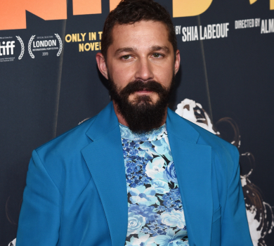 Справжня богиня: Шайя ЛаБаф у несподіваному образі посвітив ніжками на знімальному майданчику. ФОТО