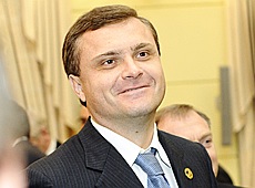 Дочка Льовочкіна показала татка у спортивних штанях з лампасами