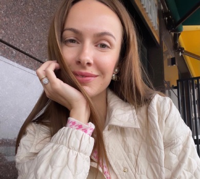 Дякую за привітання з вагітністю: дружина Остапчука покепкувала з реакції підписників на її фото