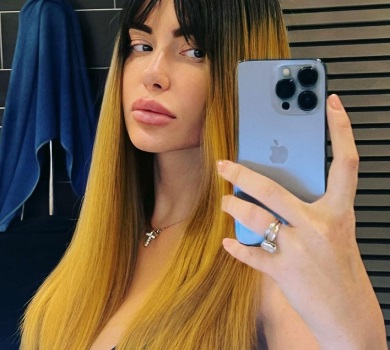 Не знаю, навіщо: Камінська зробила дивне селфі посеред вулиці