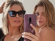 Наче сестри: донька Брежнєвої показала засмаглу маму в купальнику