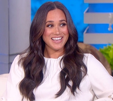 Маркл вдала з себе бурундучка та показала 2-річного сина біля курей. ФОТО