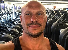 Кива приліг на інтимне місце своєї голоцицьої кралі. ФОТО 