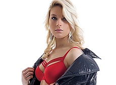 Фехтувальниця Харлан з ланцюгом у роті оголилася для чоловічого глянцю  