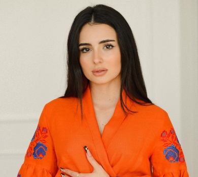 Цей час випробовує нас: Трінчер розповіла, чому перейшла на українську, та зізналася, за ким сумує