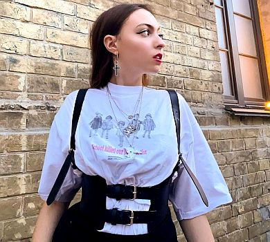 Донька Полякової стала героїнею аніме та пустила дим із рота