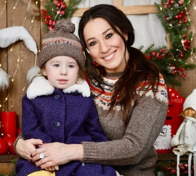 Ми були чемні дівчатка: Наталка Карпа на Миколая показала затишні зимові фото з донькою