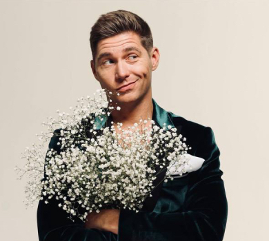 Дівчина Остапчука похвалилася подарунком від нього за 19 тисяч та розказала, чи мріяла про весілля