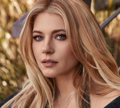 Зірка Вікінгів Кетрін Віннік посвітила грудьми у кроп-топі та розказала, як підтримує форму