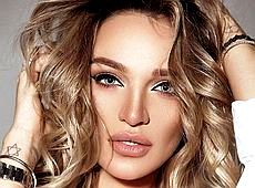 Добкіна згадала, як була гологрудою нареченою. ФОТО 