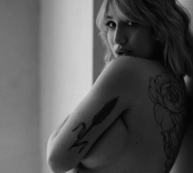 Планую зменшити: Пренткович перелічила недоліки свого пишного бюсту