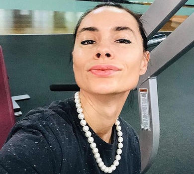 39-річна дочка Ющенка засвітила кольорові перчики на м'язистому животі