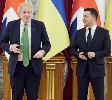 До Зеленського - в зеленій: Борис Джонсон у Києві привернув увагу краваткою. ФОТО