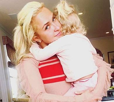 Чудова мама Пенетьєрі показала дочку на відпочинку. ФОТО  