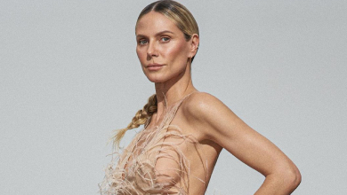 Панчохи, ботфорти та грайливе міні: лук 49-річної Клум на фестивалі