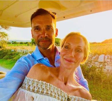 Шевченко заселфився із дружиною та привітав її з 44-річчям