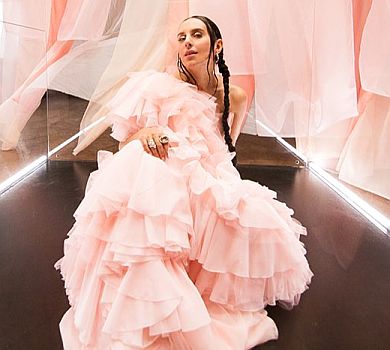 Майже як в сауні: Джамала розказала, як співала у скляному кубі заради нового ВІДЕО 