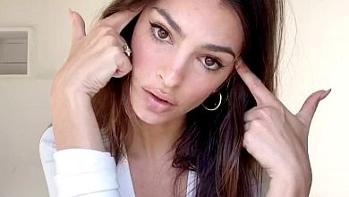 Ратаковскі у купальнику засвітила геть новий колір волосся