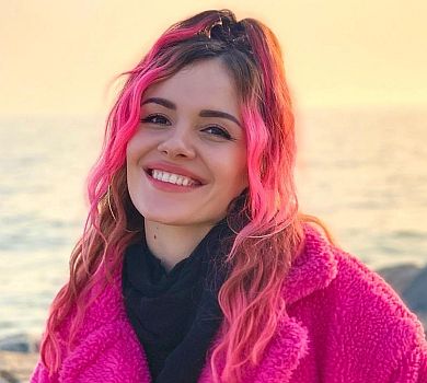 MamaRika стане мамою вперше