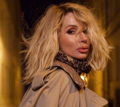 Лобода російською заспівала на тлі сирен про кохання під час війни. ВІДЕО