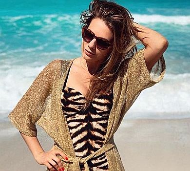 Дочка Сумської в Еміратах зняла змоклу сестру в золотому ліфчику. ФОТО