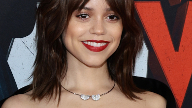 Зірка Венздей Ортега з'явилася на червоному хіднику з плямою на сукні