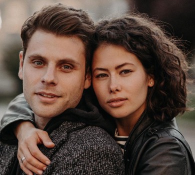 Поцілунок, який зруйнував моє життя: Логай привітав дружину з річницею, а вона розповіла про початок їхніх стосунків