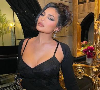 Волосся в кремі буде?: Кайлі Дженнер висміяли за антисанітарію на фабриці її косметики