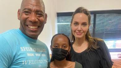 Я зараз плакатиму: розчулена Джолі відвезла 17-річну доньку в коледж. ВІДЕО