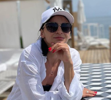 Гвоздьова в купальнику виставила дупцю на камеру. ФОТО