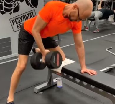 Фітнес-блогер Яценюк показав, як жме у спортзалі. ВІДЕО