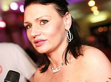 Кільчицька зняла весільну обручку і зав'язала з куривом