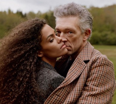 Кунакі показала голий торс Касселя та їхні розваги в День закоханих