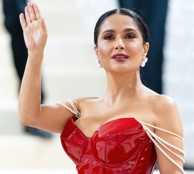 Жодного ботоксу: 56-річна Хаєк розказала, як підтримує молодість і без чого розвалюється