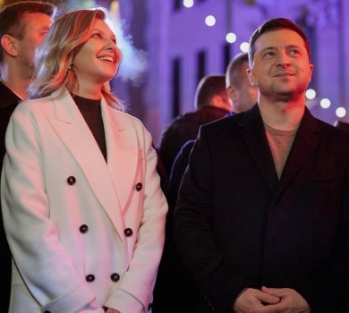 Зеленський у обіймах дружини привітав із 2022-им роком. ФОТО