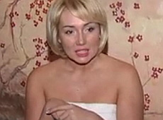 Розинська розвішувала білизну голяка, а тепер ламає дивани і судиться