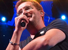 Пономарьов став на коліно перед п'яним батєю