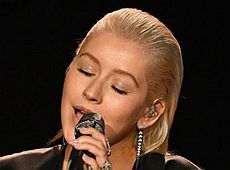 AMA-2017: Despacito, триб'ют Вітні Х'юстон та Пінк на стіні хмарочоса