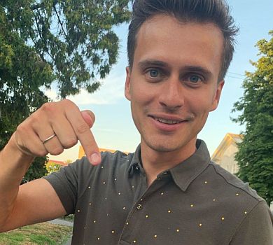 Скічко похвалився сосискою і посвідченням кандидата