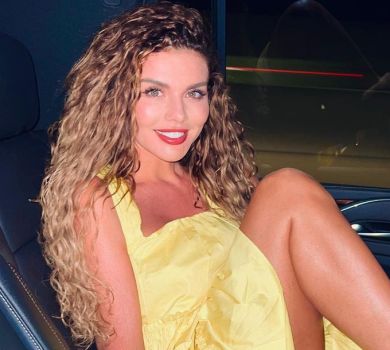 Седокова з чоловіком злилися у пристрасному поцілунку під водою. ВІДЕО