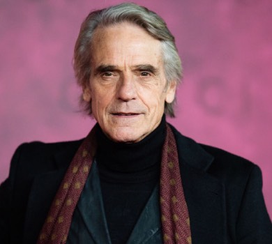 Джеремі Айронс долучився до збору коштів українським біженцям