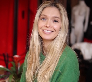 Брежнєва привітала маму із 70-річчям та показала подарунок для неї. ФОТО