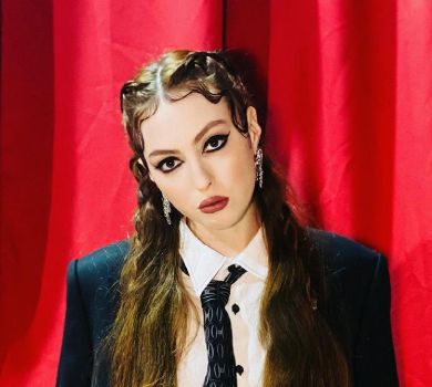 16-річна донька Полякової у бікіні показалася на тлі сантехніки. ФОТО