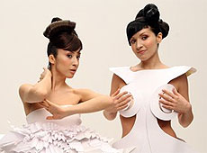 Після землетрусу Алібі загорнулися у папір і покликали каратистів