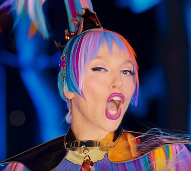 Полякова у новому кліпі підняла мертвих із могил та опинилася в порносцені