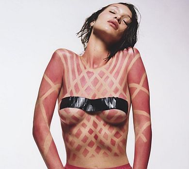 Белла Хадід показала фарбовані чорним соски в еротичному фотосеті