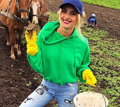 Зірковий агрофітнес: як Федишин та Alyona Alyona на городі гарували