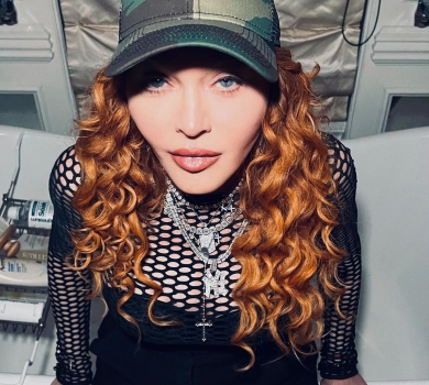 64-річна Мадонна в сексі-бюстьє перехрестилася в танці Венздей