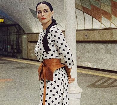 Астаф’єва з косою та в платті у горох покаталася в нічному метро