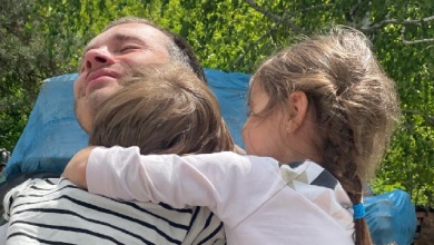 Гвоздьова показала зворушливу зустріч чоловіка з дітьми після 2 місяців розлуки